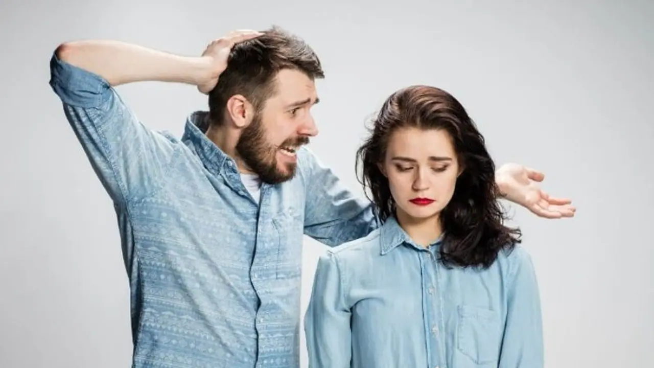 ಮೂರರಲ್ಲಿ ಒಬ್ಬ ಸಂಗಾತಿಗೆ ಆರ್ಥಿಕ ದ್ರೋಹ ಮಾಡ್ತಾರಂತೆ! ಮೂರರಲ್ಲಿ ಒಬ್ಬ ಸಂಗಾತಿಗೆ ಆರ್ಥಿಕ ದ್ರೋಹ ಮಾಡ್ತಾರಂತೆ!