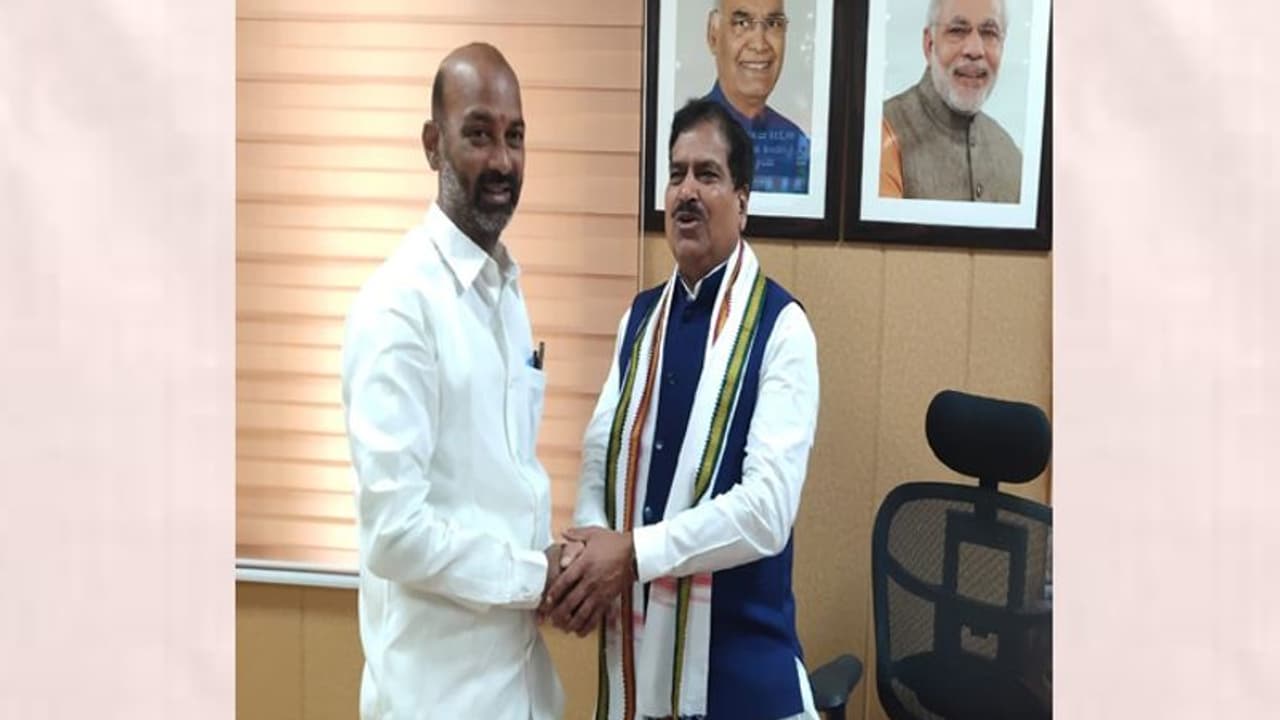 రైల్వే సహాయ మంత్రితో కరీంనగర్ ఎంపీ సమావేశం... చర్చించిన అంశాలివే రైల్వే సహాయ మంత్రితో కరీంనగర్ ఎంపీ సమావేశం... చర్చించిన అంశాలివే