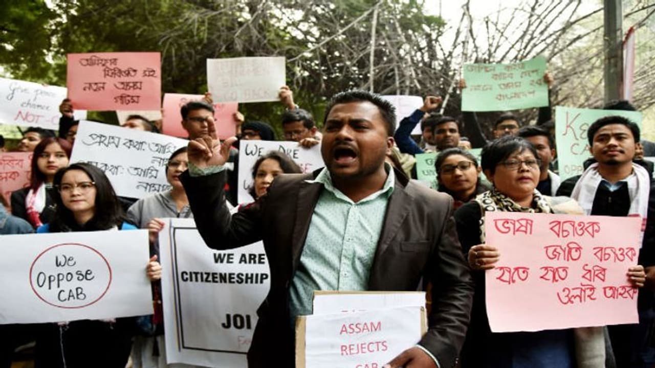 ধীরে ধীরে শান্ত হচ্ছে উত্তর পূর্ব, আন্দোলন রাজধানীর পথে ধীরে ধীরে শান্ত হচ্ছে উত্তর পূর্ব, আন্দোলন রাজধানীর পথে