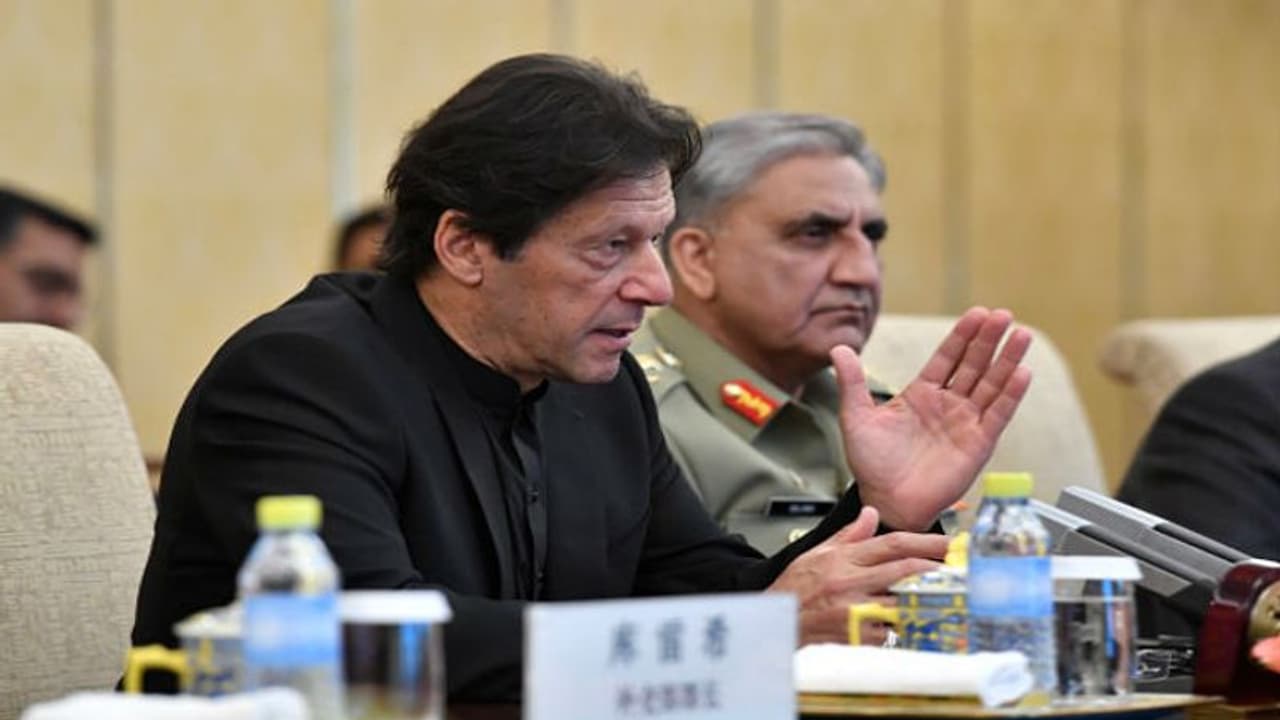 भारतीय उत्पादों पर प्रतिबंध के बावजूद पाकिस्तानी लगा रहे हैं इमरान सरकार को राजस्व की चपत भारतीय उत्पादों पर प्रतिबंध के बावजूद पाकिस्तानी लगा रहे हैं इमरान सरकार को राजस्व की चपत