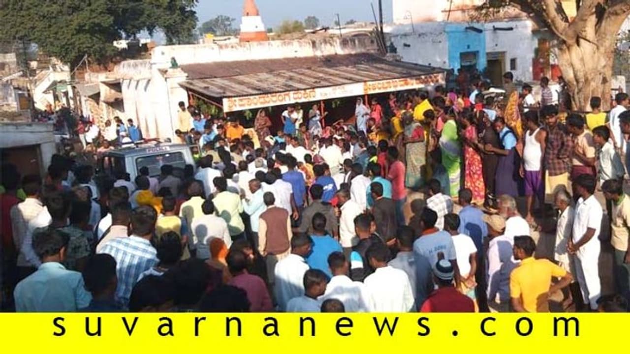 ಬೈಕ್ ನಿಲ್ಲಿಸುವ ವಿಚಾರಕ್ಕೆ ಜಗಳ: ಬಾದಾಮಿಯಲ್ಲಿ ಲಾಠಿ ಪ್ರಹಾರ