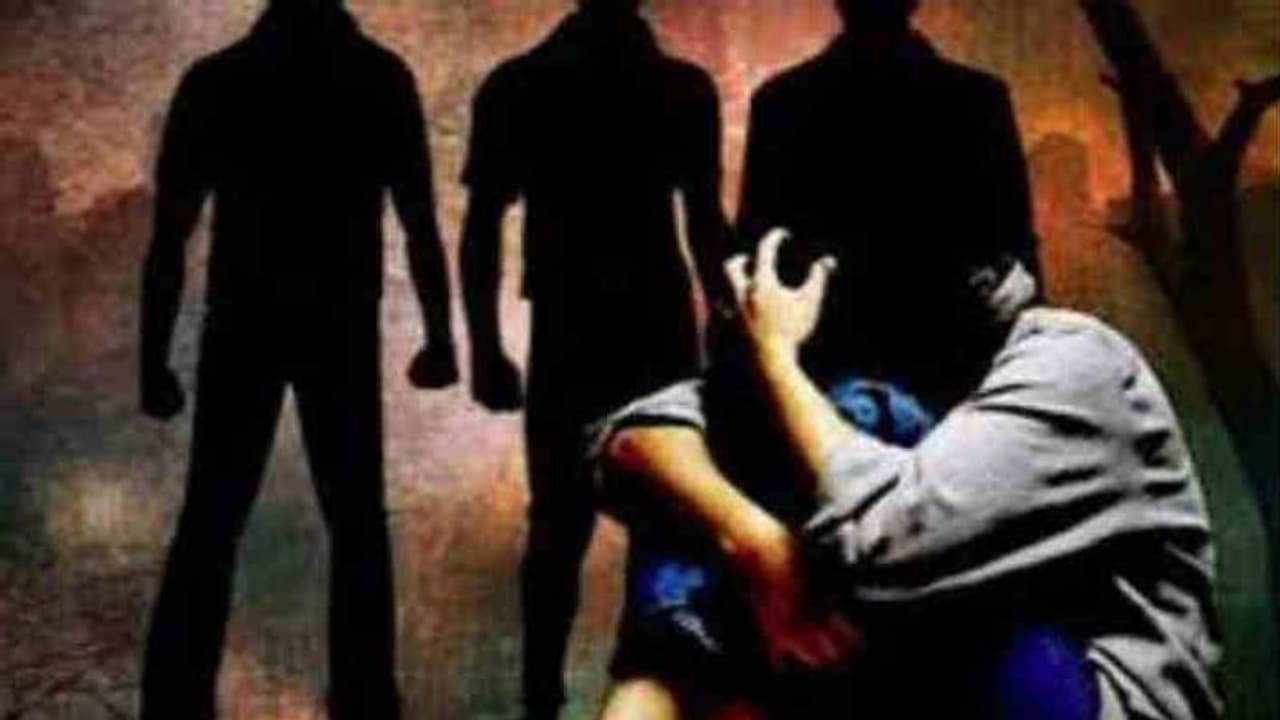 गैंगरेप पीड़िता की मेडिकल रिपोर्ट में खुलासा, दरिंदों ने किस तरह पार की थी हैवानियत की हद पार गैंगरेप पीड़िता की मेडिकल रिपोर्ट में खुलासा, दरिंदों ने किस तरह पार की थी हैवानियत की हद पार