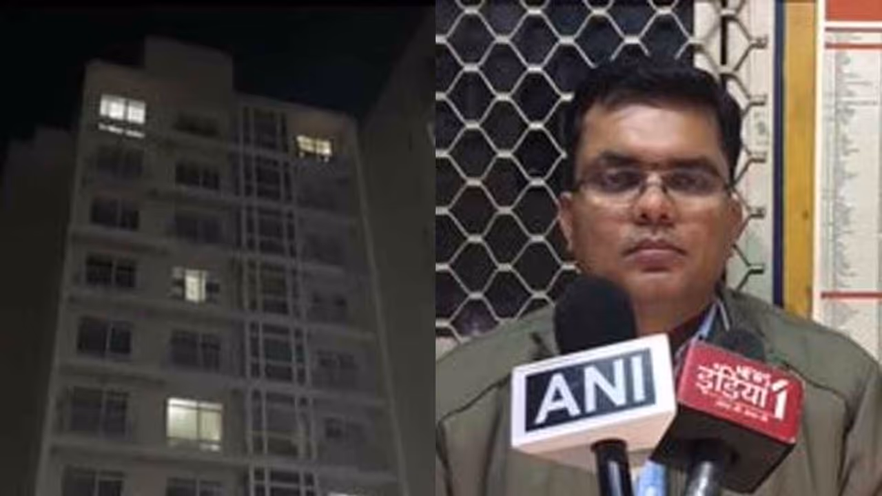 మెట్రో ట్రాక్ పై దూకి భర్త ఆత్మహత్య: కూతురికి ఉరేసి భార్య సూసైడ్ మెట్రో ట్రాక్ పై దూకి భర్త ఆత్మహత్య: కూతురికి ఉరేసి భార్య సూసైడ్