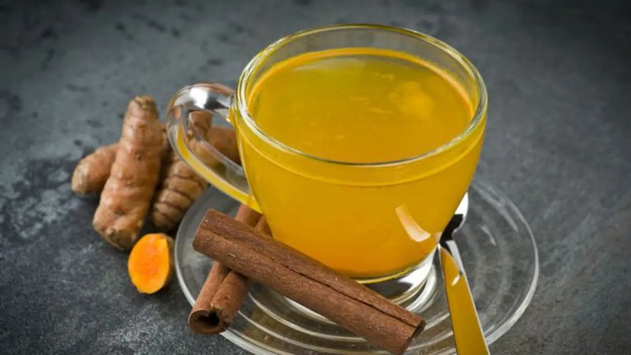 മഞ്ഞൾ ചായയുടെ ചില ആരോഗ്യ ഗുണങ്ങളെ കുറിച്ചറിയാം മഞ്ഞൾ ചായയുടെ ചില ആരോഗ്യ ഗുണങ്ങളെ കുറിച്ചറിയാം