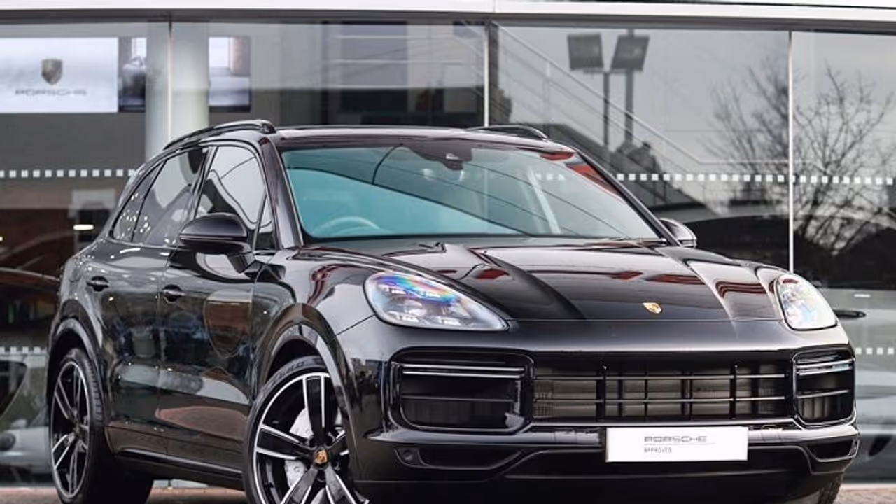 అందుబాటులోకి ‘క్యూ’ ఫ్యామిలీ.. భారత విపణిలోకి ఆడి క్యూ8 అందుబాటులోకి ‘క్యూ’ ఫ్యామిలీ.. భారత విపణిలోకి ఆడి క్యూ8