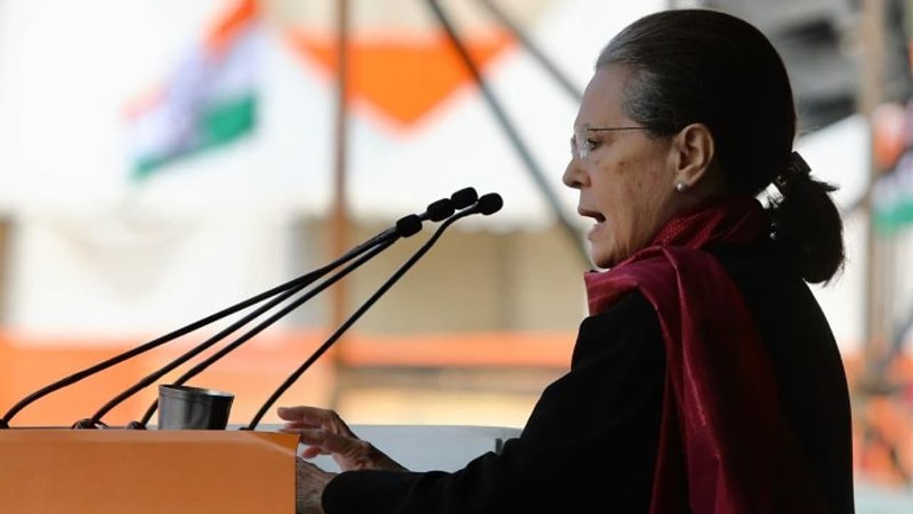 ಮೋದಿ ಸರ್ಕಾರ ದೇಶವನ್ನು ಒಡೆಯುತ್ತಿದೆ: ಸೋನಿಯಾ ವಾಗ್ದಾಳಿ! ಮೋದಿ ಸರ್ಕಾರ ದೇಶವನ್ನು ಒಡೆಯುತ್ತಿದೆ: ಸೋನಿಯಾ ವಾಗ್ದಾಳಿ!