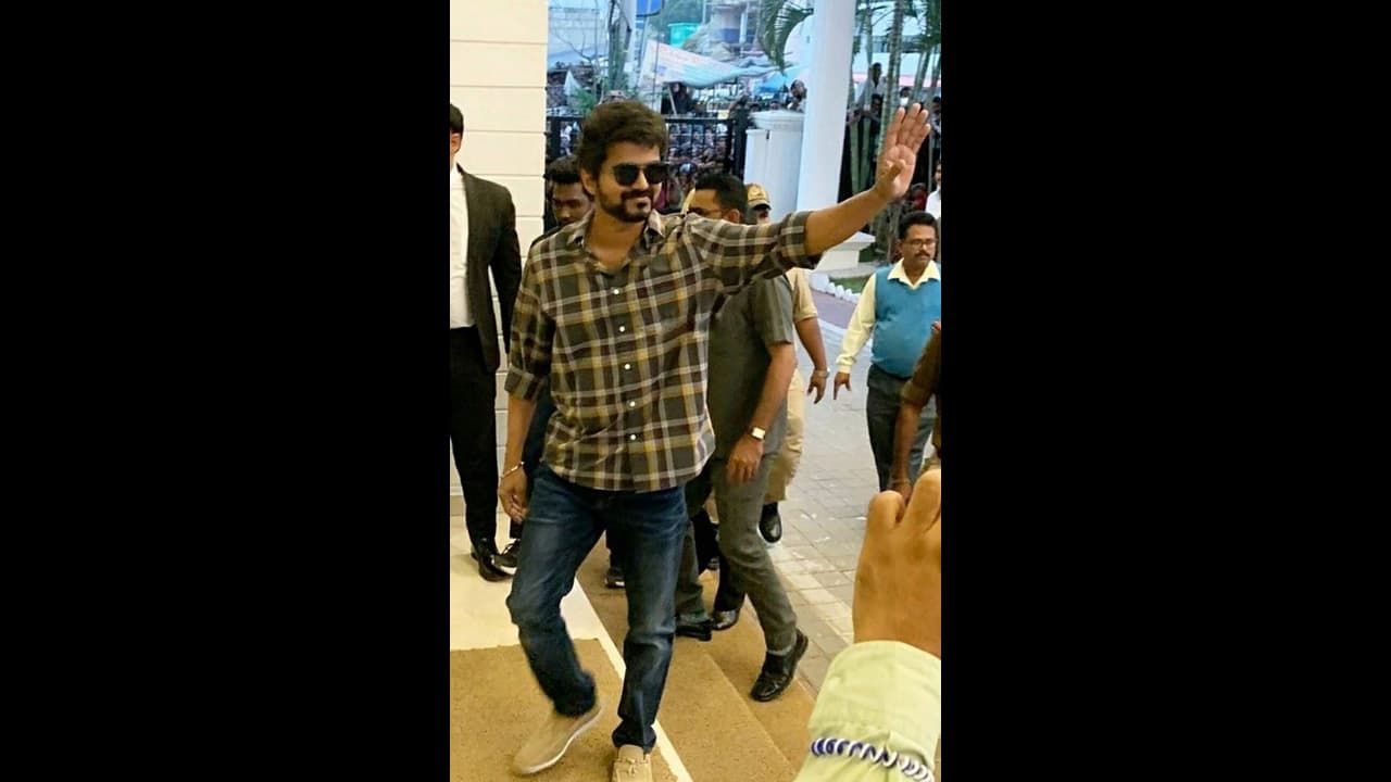 "தலைவா யு ஆர் கிரேட்"... கர்நாடக ரசிகர்களுக்கு விஜய் கொடுத்த ஸ்பெஷல் ட்ரீட்... வைரலாகும் வீடியோ...!