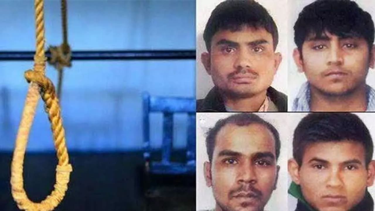 निर्भया : दोषी के पिता की याचिका पर कोर्ट ने कहा, शपथ लेते हैं गवाह, बाहर के बयानों से फर्क नहीं पड़ता निर्भया : दोषी के पिता की याचिका पर कोर्ट ने कहा, शपथ लेते हैं गवाह, बाहर के बयानों से फर्क नहीं पड़ता