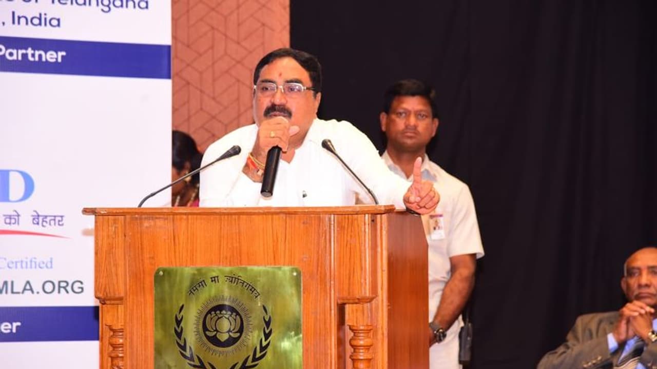 టీఆర్ఎస్ పాలనలో చరిత్ర పునరావృతం అవుతోంది: మంత్రి ఎర్రబెల్లి టీఆర్ఎస్ పాలనలో చరిత్ర పునరావృతం అవుతోంది: మంత్రి ఎర్రబెల్లి