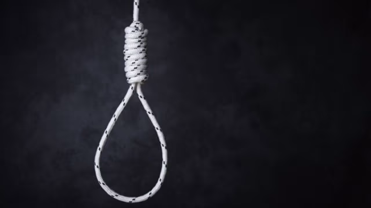 കൊല്ലത്ത് പത്താം ക്ലാസ് വിദ്യാർത്ഥി വാഴക്കൈയ്യിൽ തൂങ്ങിമരിച്ച നിലയിൽ കൊല്ലത്ത് പത്താം ക്ലാസ് വിദ്യാർത്ഥി വാഴക്കൈയ്യിൽ തൂങ്ങിമരിച്ച നിലയിൽ