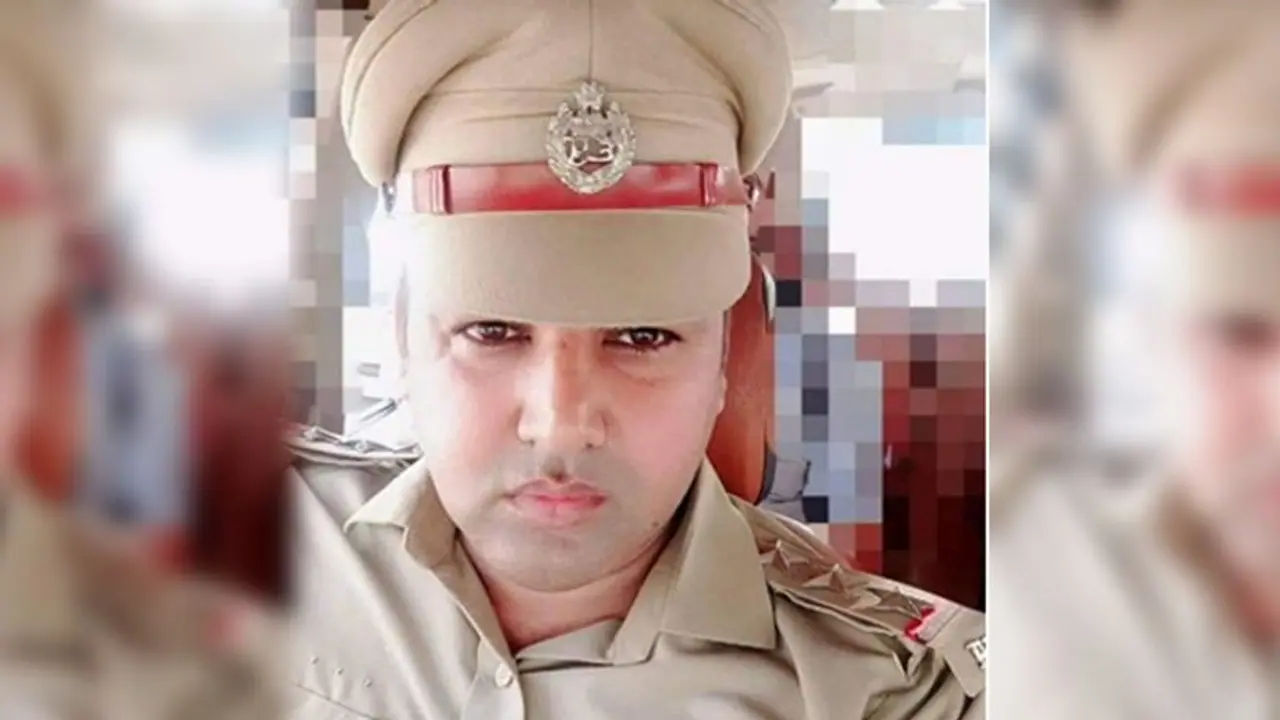 इंस्पेक्टर ने सोचा कि रिवॉल्वर में गोलियां खत्म हो गई होंगी, लेकिन उसमें एक गोली बाकी थी इंस्पेक्टर ने सोचा कि रिवॉल्वर में गोलियां खत्म हो गई होंगी, लेकिन उसमें एक गोली बाकी थी