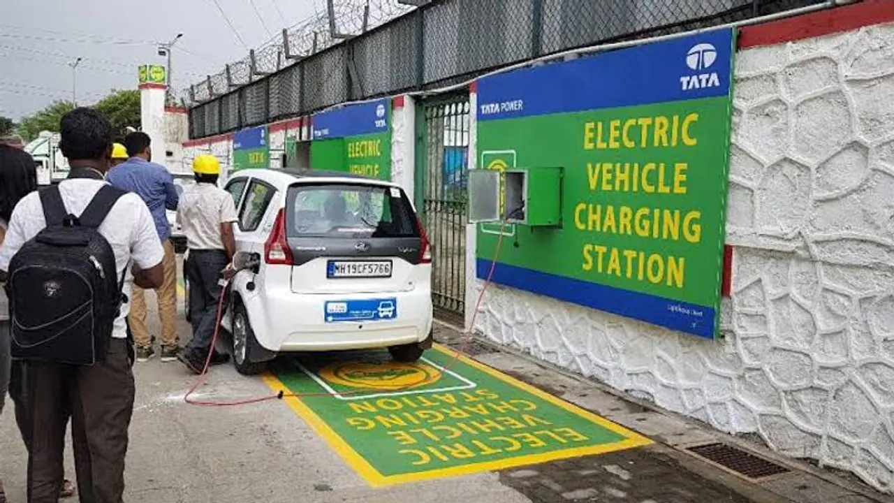 दिल्ली में ईईएसएल का पहला ई वाहन चार्जिंग स्टेशन शुरू