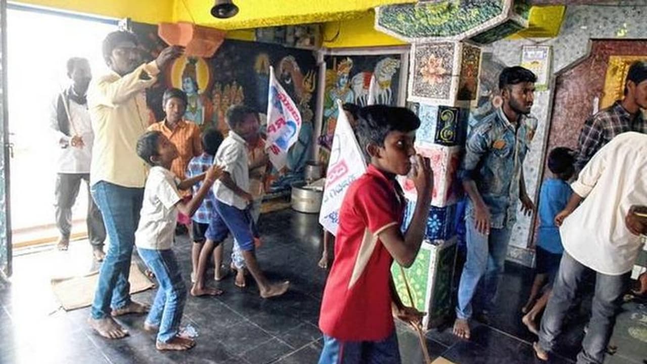 200 വര്ഷം പഴക്കമുള്ള ക്ഷേത്രത്തില് ആദ്യ ദളിത് പ്രവേശനം; ചരിത്രം 200 വര്ഷം പഴക്കമുള്ള ക്ഷേത്രത്തില് ആദ്യ ദളിത് പ്രവേശനം; ചരിത്രം