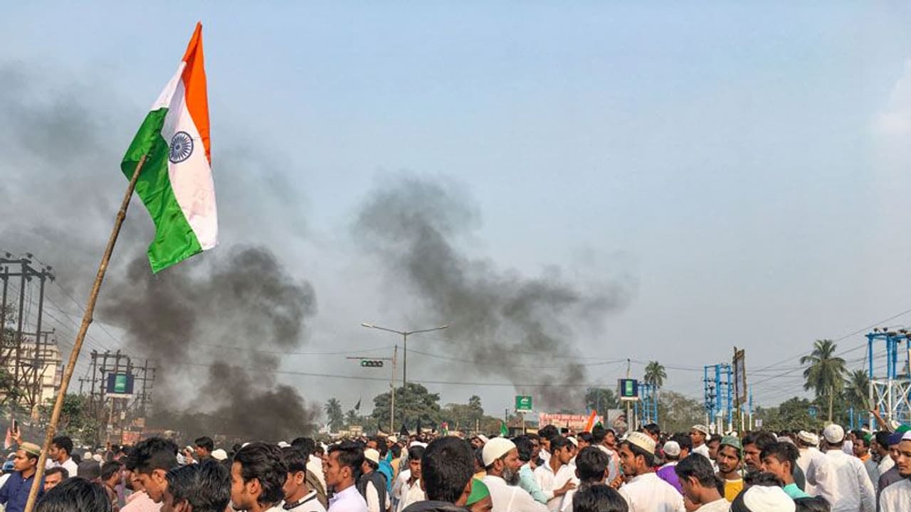 അസമിൽ വീട്ടിൽ നിന്ന് പുറത്തിറങ്ങാനാവാത്ത സ്ഥിതിയെന്ന് ബിജെപി എംഎൽഎമാർ; മുഖ്യമന്ത്രിയെ കണ്ടു