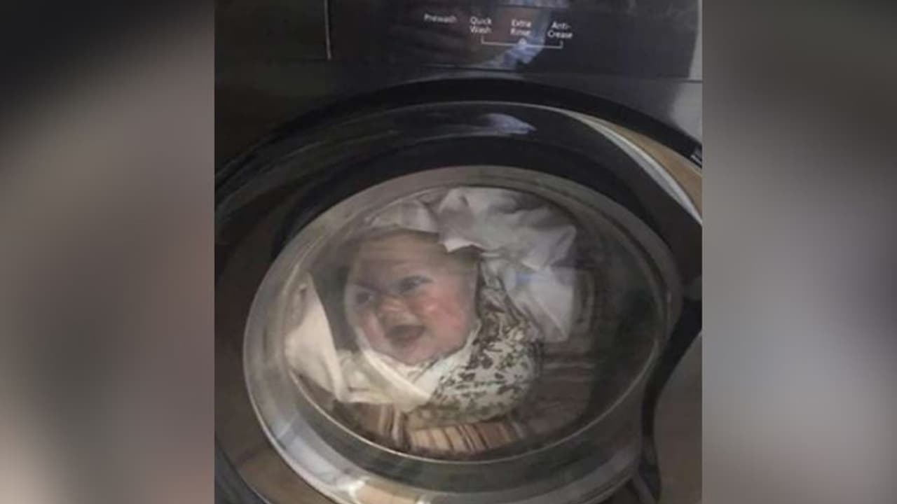 वॉशिंग मशीन में धुल रहे थे कपड़े, अचानक पड़ी पिता की नजर तो निकल पड़ी चीख वॉशिंग मशीन में धुल रहे थे कपड़े, अचानक पड़ी पिता की नजर तो निकल पड़ी चीख