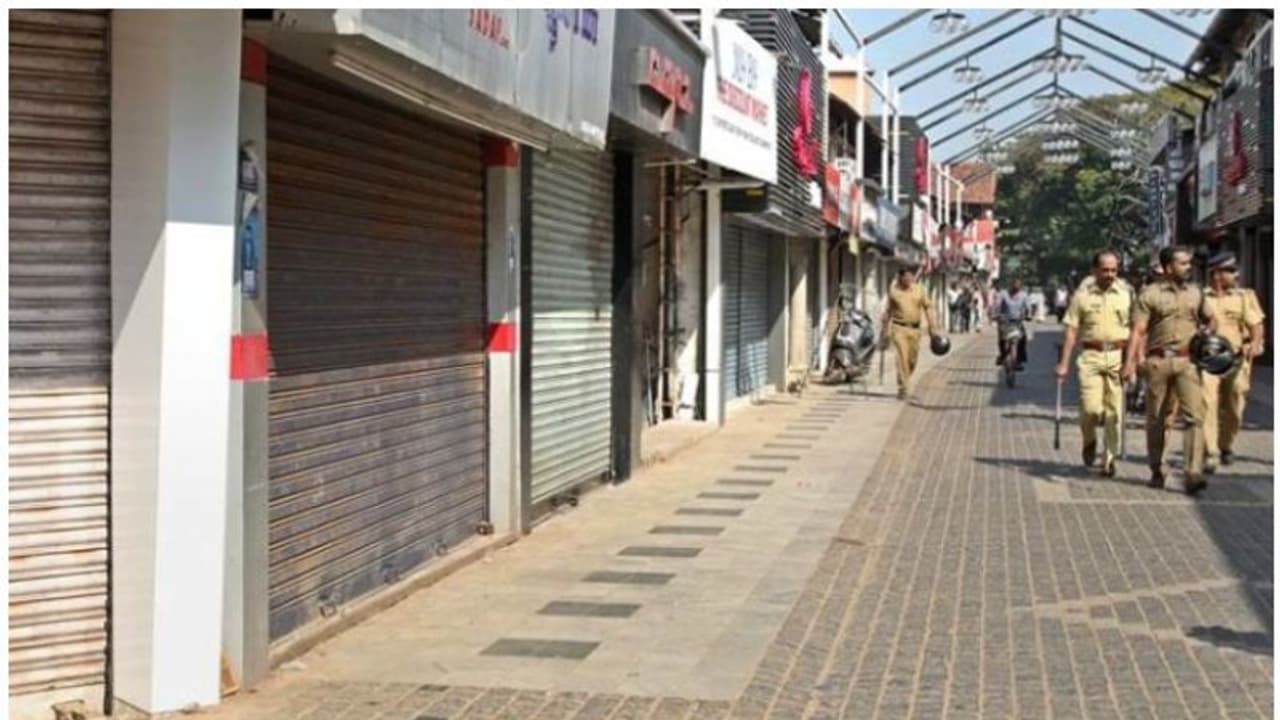 സംസ്ഥാനത്ത് നാല് പുതിയ ഹോട്ട് സ്പോട്ടുകള് കൂടി സംസ്ഥാനത്ത് നാല് പുതിയ ഹോട്ട് സ്പോട്ടുകള് കൂടി