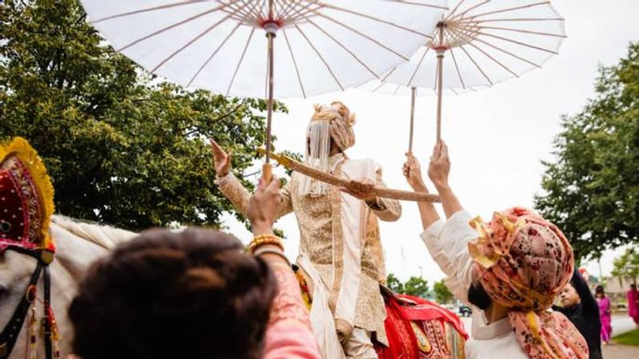 പെൺകുട്ടികളെ അധിക്ഷേപിച്ചു; വിവാഹപന്തലിലെത്തിയ വരനെ വേണ്ടെന്ന് വച്ച് വധു പെൺകുട്ടികളെ അധിക്ഷേപിച്ചു; വിവാഹപന്തലിലെത്തിയ വരനെ വേണ്ടെന്ന് വച്ച് വധു