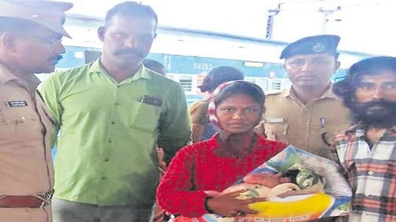 நள்ளிரவில் வந்த வலி..! தனக்கு தானே பிரசவம் பார்த்த இளம்பெண்..! நள்ளிரவில் வந்த வலி..! தனக்கு தானே பிரசவம் பார்த்த இளம்பெண்..!