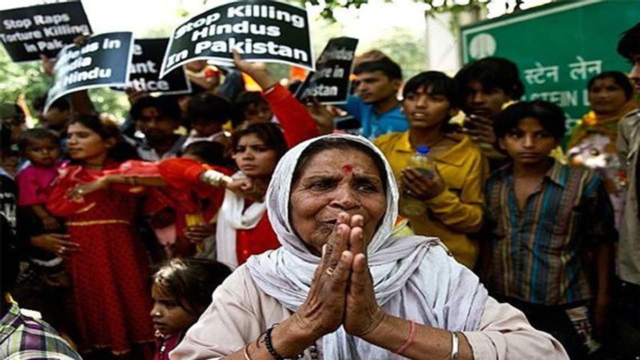 पाक में हिंदू ईसाइयों की स्थिति खराब, अल्पसंख्यकों पर हमले के लिए कट्टरपंथ बढ़ा रही इमरान सरकार; रिपोर्ट