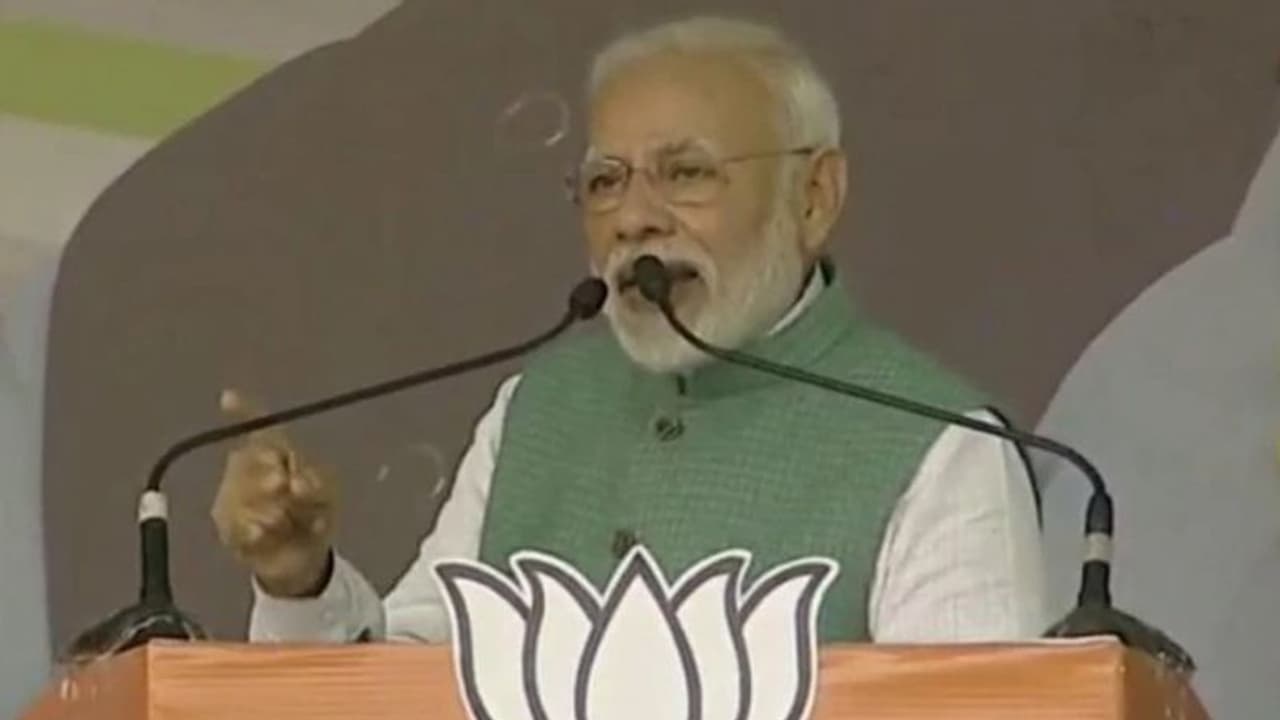 'അക്രമികള് ആരെന്ന് വേഷത്തില് നിന്ന് തിരിച്ചറിയാം'; തീവെപ്പിന് കോണ്ഗ്രസിനെ പഴിചാരി പ്രധാനമന്ത്രി 'അക്രമികള് ആരെന്ന് വേഷത്തില് നിന്ന് തിരിച്ചറിയാം'; തീവെപ്പിന് കോണ്ഗ്രസിനെ പഴിചാരി പ്രധാനമന്ത്രി