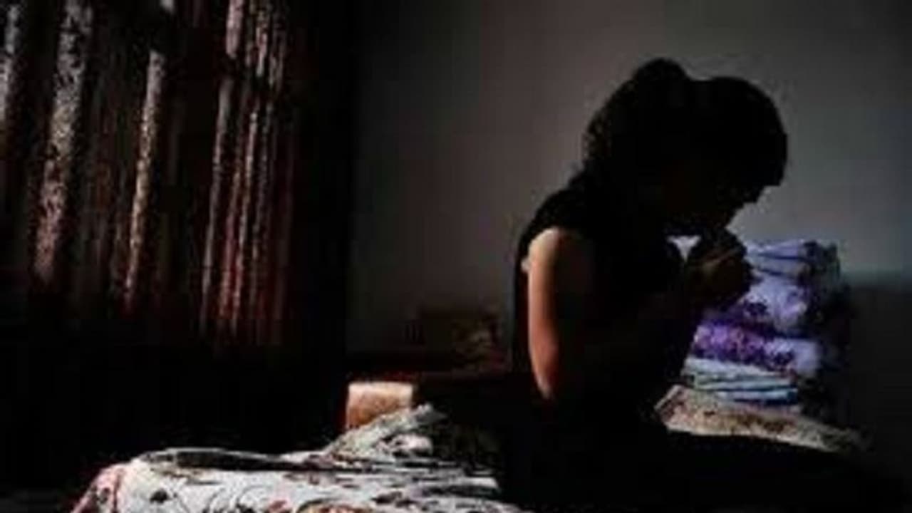 ವೇಶ್ಯಾವಾಟಿಕೆ ಅಡ್ಡೆ ಮೇಲೆ ದಾಳಿ : 10 ಮಹಿಳೆಯರ ರಕ್ಷಣೆ