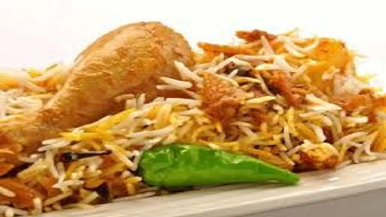 इस शख्स की बिरयानी बेचने पर पिटाई, वीडियो वायरल होने पर केस इस शख्स की बिरयानी बेचने पर पिटाई, वीडियो वायरल होने पर केस