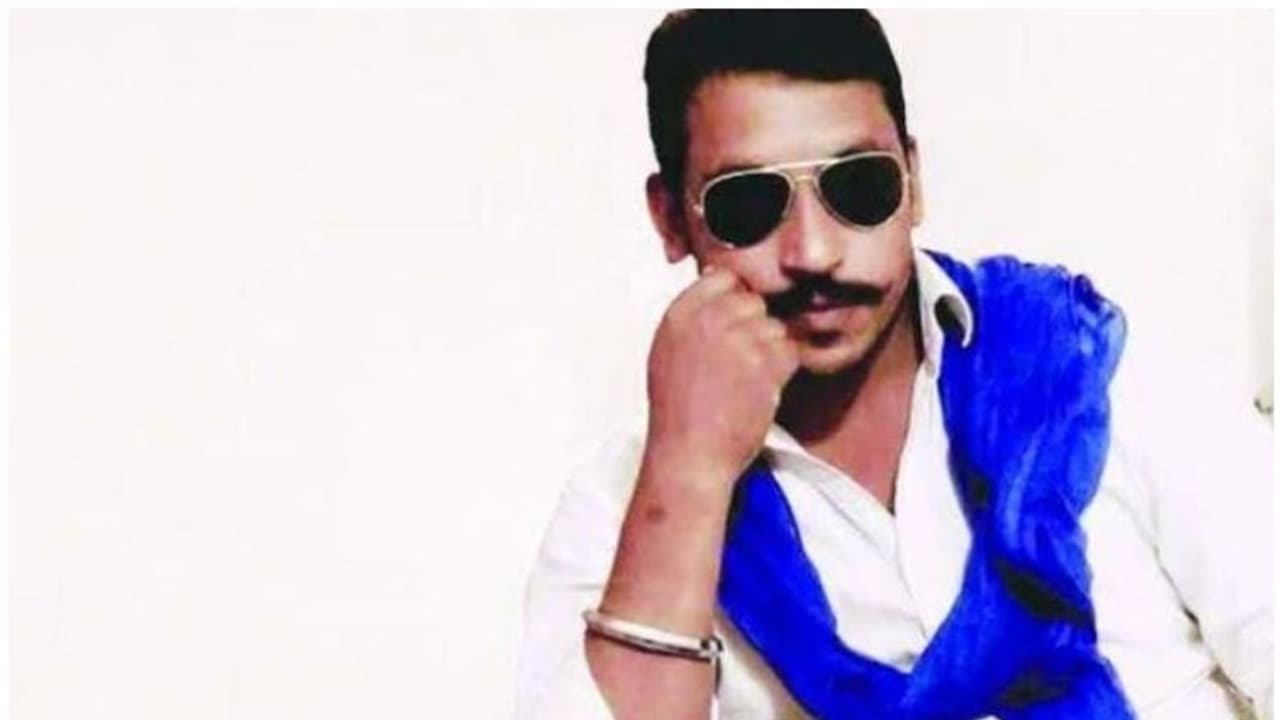 'സഹോദരങ്ങള്ക്കായി രക്തമൊഴുക്കും, ഇവിടെ വന്നത് ആദ്യ ബുള്ളറ്റ് ഏറ്റുവാങ്ങാന്'; ജാമിയ മിലിയയില് ചന്ദ്രശേഖര് ആസാദ് 'സഹോദരങ്ങള്ക്കായി രക്തമൊഴുക്കും, ഇവിടെ വന്നത് ആദ്യ ബുള്ളറ്റ് ഏറ്റുവാങ്ങാന്'; ജാമിയ മിലിയയില് ചന്ദ്രശേഖര് ആസാദ്