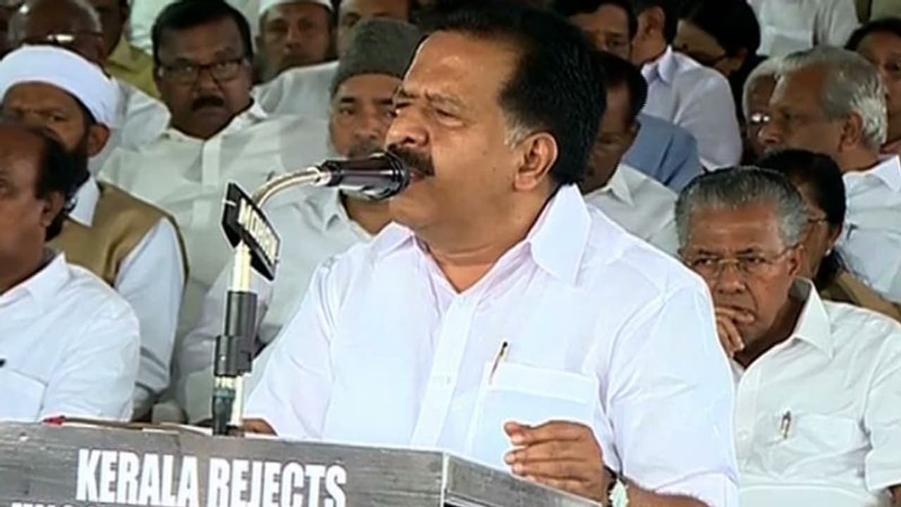 സംയുക്ത പ്രതിഷേധം അടഞ്ഞ അധ്യായമെന്ന് ചെന്നിത്തല; സർവ്വകക്ഷിയോഗത്തിൽ പങ്കെടുക്കും സംയുക്ത പ്രതിഷേധം അടഞ്ഞ അധ്യായമെന്ന് ചെന്നിത്തല; സർവ്വകക്ഷിയോഗത്തിൽ പങ്കെടുക്കും