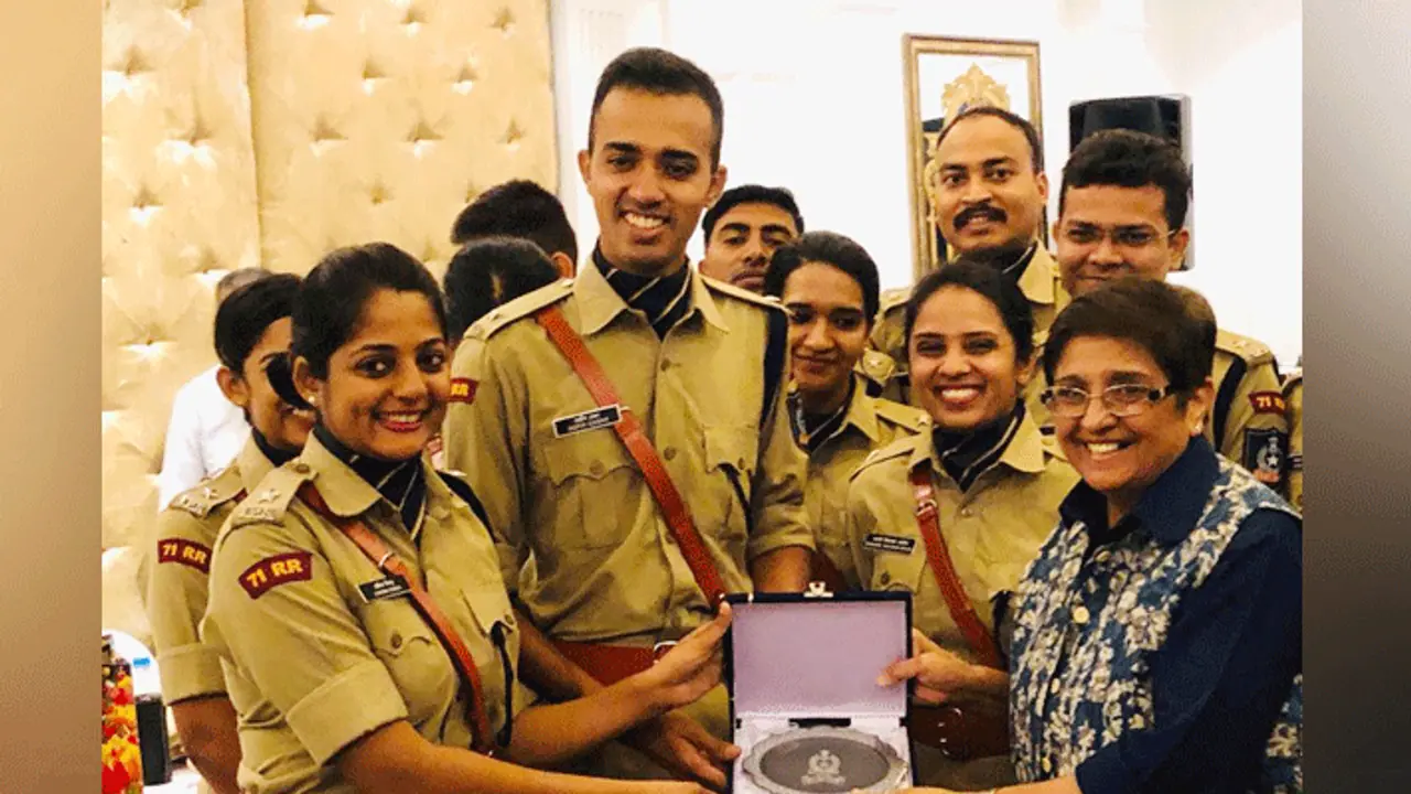 EXAM में एक्सीडेंट तो इंटरव्यू के पहले बुखार, पेन किलर खाकर दी परीक्षा और बन गए देश के सबसे युवा IPS EXAM में एक्सीडेंट तो इंटरव्यू के पहले बुखार, पेन किलर खाकर दी परीक्षा और बन गए देश के सबसे युवा IPS