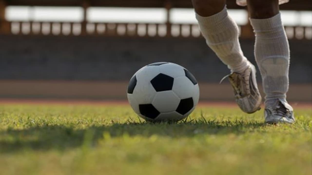 ফুটবল খেললেই চাকরি, রাজস্থানের এই গ্রামের কাহিনি অবাক করার মত ফুটবল খেললেই চাকরি, রাজস্থানের এই গ্রামের কাহিনি অবাক করার মত