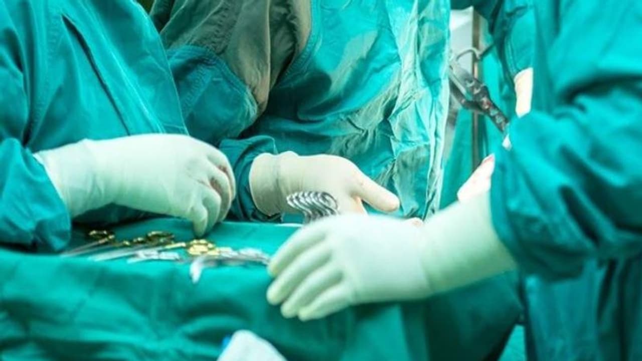 ಮಣಿಪಾಲ್ ಆಸ್ಪತ್ರೆಯಲ್ಲಿ ಅಪರೂಪದ ಶಸ್ತ್ರಚಿಕಿತ್ಸೆ: ರೋಗಿಗೆ ಪುನರ್ಜನ್ಮ ನೀಡಿದ ವೈದ್ಯರು ಮಣಿಪಾಲ್ ಆಸ್ಪತ್ರೆಯಲ್ಲಿ ಅಪರೂಪದ ಶಸ್ತ್ರಚಿಕಿತ್ಸೆ: ರೋಗಿಗೆ ಪುನರ್ಜನ್ಮ ನೀಡಿದ ವೈದ್ಯರು