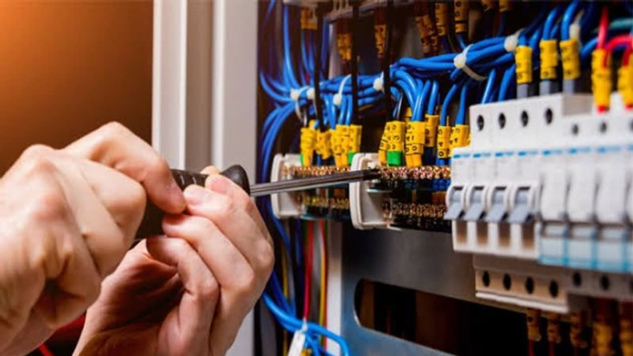 మీ ఇల్లు షాక్ కొట్టకుండా ఉండాలంటే: ఈ జాగ్రత్తలు తీసుకోండి