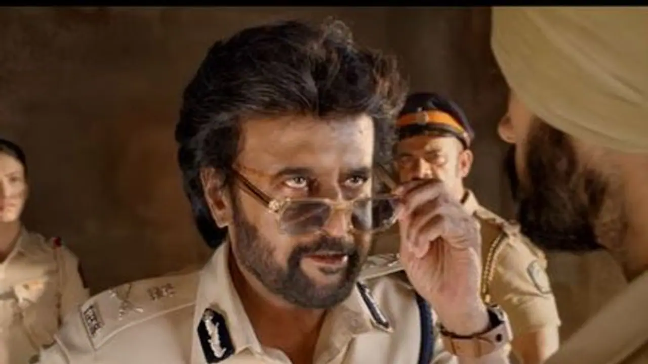 ஐம் ய பேட் பாய்... ஸ்டைல் நடை, ஆட்டம், பாட்டம், ஆக்ஷன் என சும்மா கிழிச்சி தொங்கவிட்ட தலைவரின் 'தர்பார்' ட்ரைலர்!