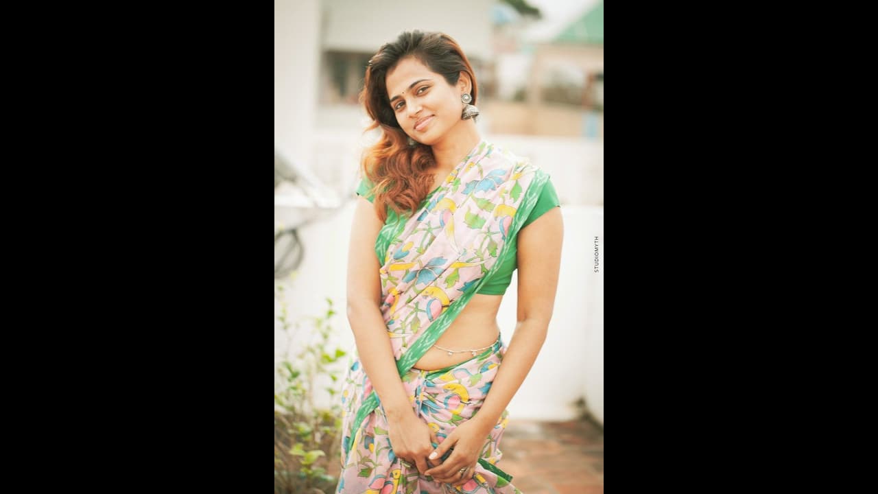 அம்மாடியோ இது வேற லெவல்..! கிறங்கடிக்கும் 'இடுப்பழகி' ரம்யா பாண்டியனின் செக்ஸி போஸ்! இணையத்தை கலக்கும் லேட்டஸ்ட் ஹாட் புகைப்படம்!