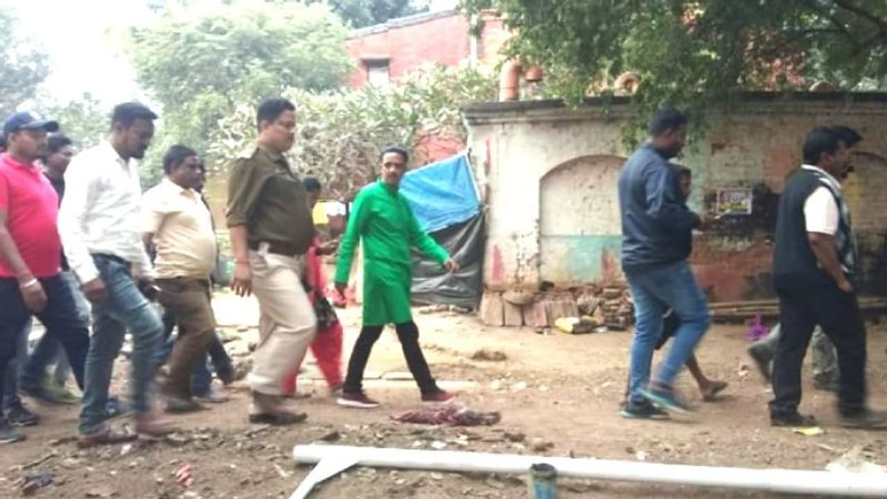 উন্নয়নে নামতেই রেল খড়গপুর পুরসভা সংঘাত,পুরসভার লাইটপোস্ট কাটল রেল উন্নয়নে নামতেই রেল খড়গপুর পুরসভা সংঘাত,পুরসভার লাইটপোস্ট কাটল রেল