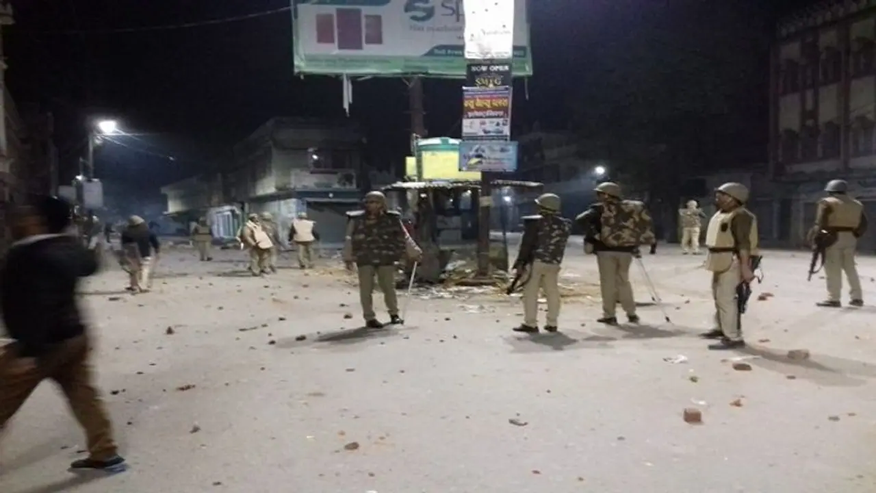 नागरिकता संशोधन कानून का विरोध करने वाले उपद्रवियों को देखते ही गोली मारने का आदेश नागरिकता संशोधन कानून का विरोध करने वाले उपद्रवियों को देखते ही गोली मारने का आदेश