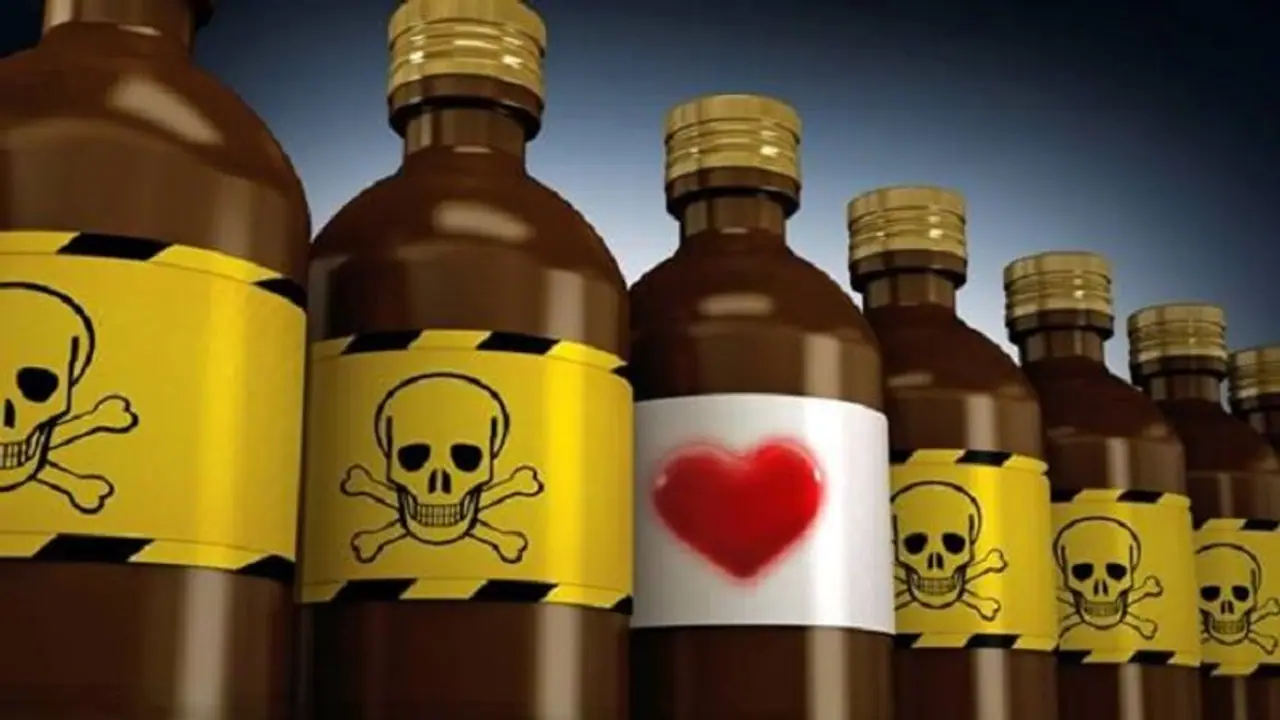 ಪ್ರೀತಿಸಿದ ಅಪ್ರಾಪ್ತೆಗೆ ವಿಷ ಕುಡಿಸಿ ಕೊಂದ ಯುವಕ..!