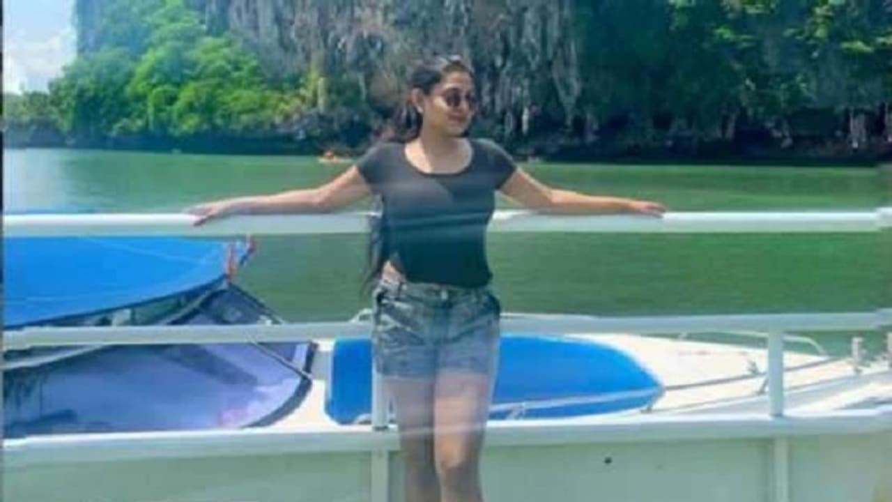 என்னை யாரும் கடத்தல !! நான் பத்திரமா இருக்கேன் !! புஷ்பவனம் குப்புசாமி மகள் டுவீட் !! என்னை யாரும் கடத்தல !! நான் பத்திரமா இருக்கேன் !! புஷ்பவனம் குப்புசாமி மகள் டுவீட் !!