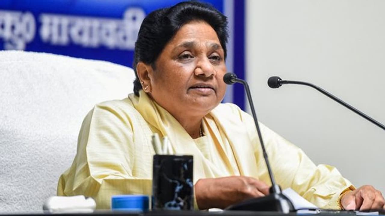 मायावती ने किया CAA का विरोध, 'पाक में हिंदुओं के साथ ज्यादती का बदला भारत के मुस्लिमों से ले रही मोदी सरकार' मायावती ने किया CAA का विरोध, 'पाक में हिंदुओं के साथ ज्यादती का बदला भारत के मुस्लिमों से ले रही मोदी सरकार'