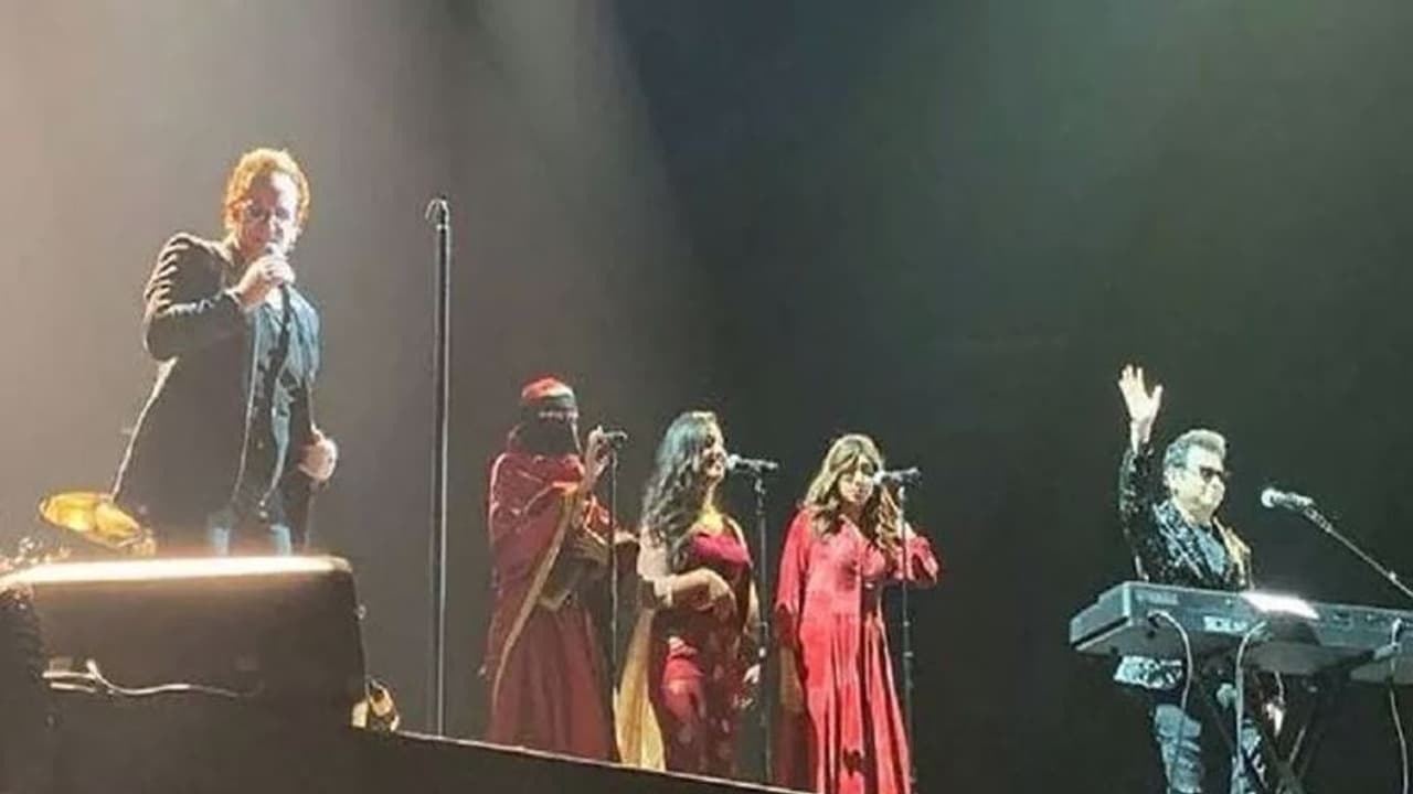 முதன் முறையாக மகள்களுடன் இணைந்து இசைக்கச்சேரி நடத்திய ஏ.ஆர்.ரகுமான்... வைரலாகும் வீடியோ...!