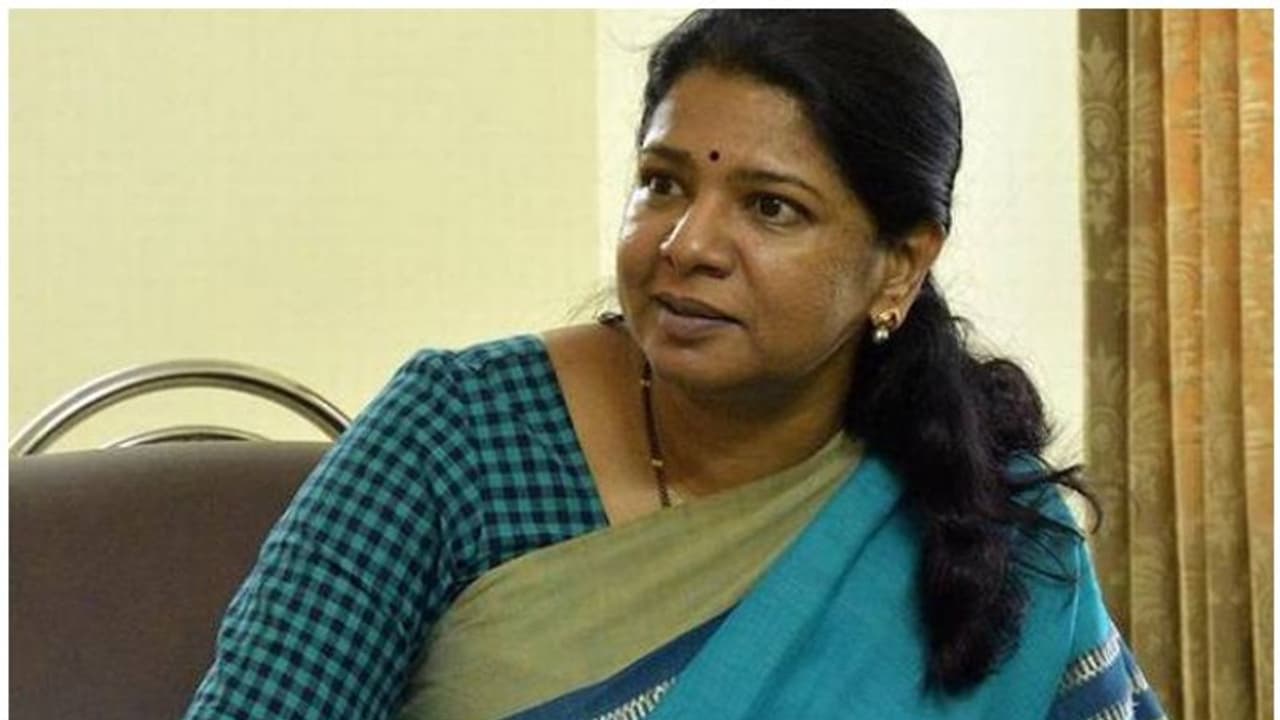 ஸ்டெர்லைட் ஆக்சிஜன் விவகாரம்..! கனிமொழிக்கு திமுக தலைமை திடீர் கட்டுப்பாடு? ஸ்டெர்லைட் ஆக்சிஜன் விவகாரம்..! கனிமொழிக்கு திமுக தலைமை திடீர் கட்டுப்பாடு?