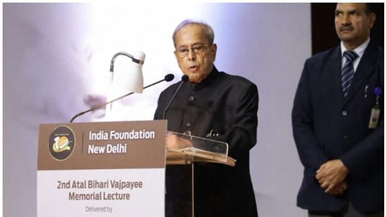 ലോക്സഭ മണ്ഡലങ്ങളുടെ എണ്ണം ആയിരമായി കൂട്ടണം; നിര്ദേശവുമായി പ്രണബ് മുഖര്ജി ലോക്സഭ മണ്ഡലങ്ങളുടെ എണ്ണം ആയിരമായി കൂട്ടണം; നിര്ദേശവുമായി പ്രണബ് മുഖര്ജി