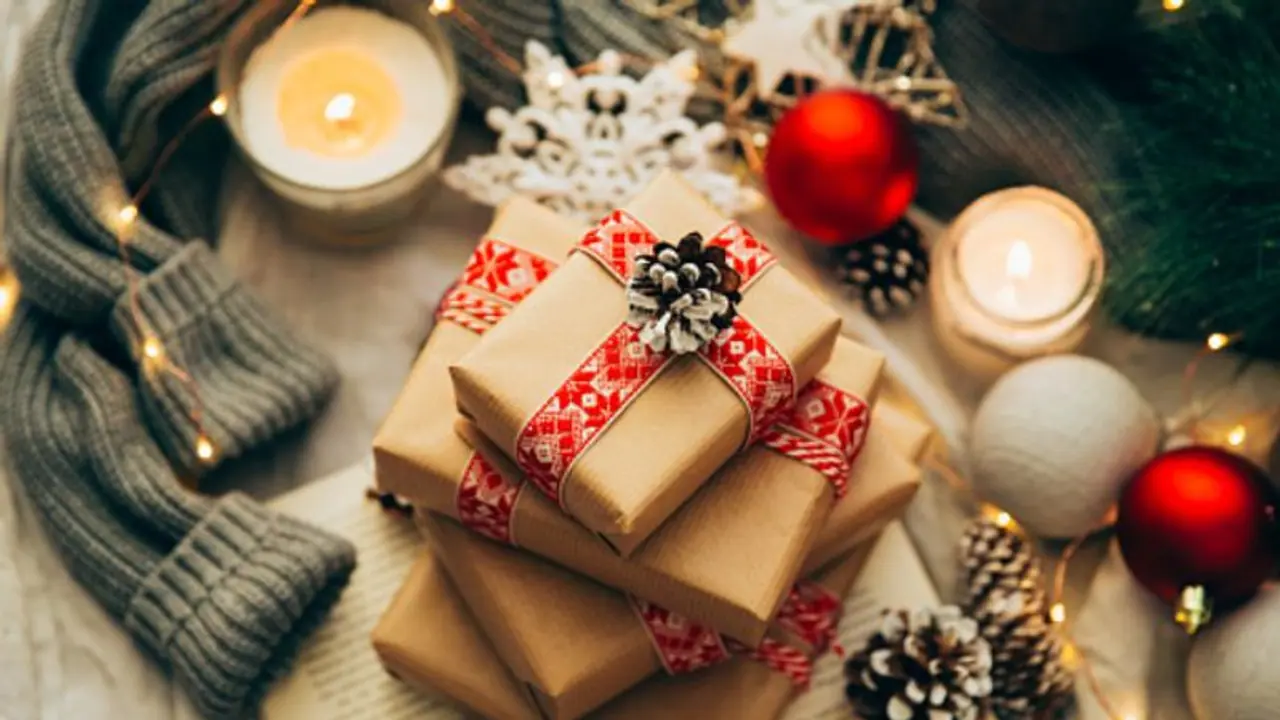 সাধ্যের মধ্যে সাধ পূরণ, বড়দিনে প্রিয়জনকে দিন সেরা উপহার