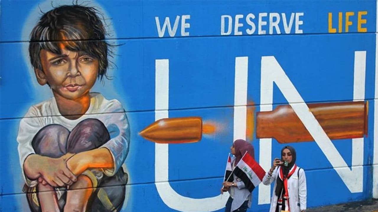 കൊല്ലപ്പെട്ടേക്കാം, എന്നാലും തോല്ക്കാന് മനസ്സില്ല; ഇറാഖില് തെരുവുകള് കീഴടക്കുന്ന സ്ത്രീകള് കൊല്ലപ്പെട്ടേക്കാം, എന്നാലും തോല്ക്കാന് മനസ്സില്ല; ഇറാഖില് തെരുവുകള് കീഴടക്കുന്ന സ്ത്രീകള്