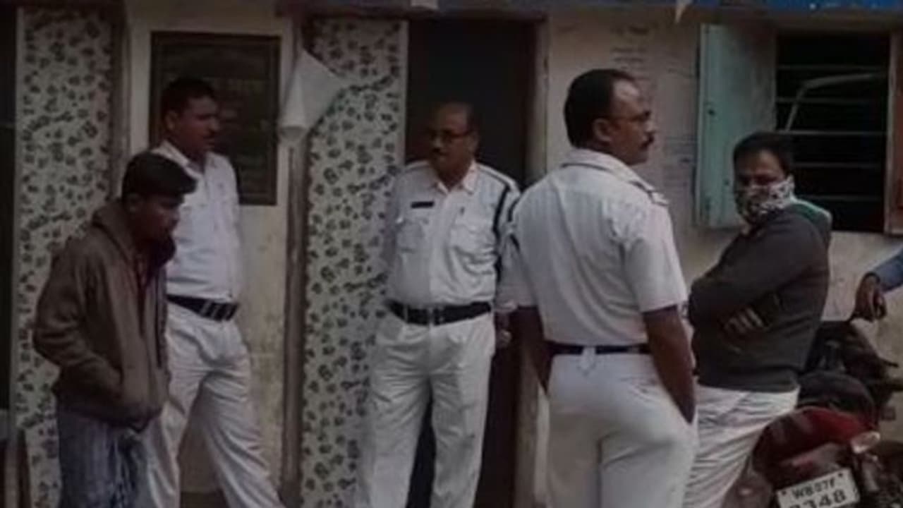 নিউটাউনে তথ্য প্রযুক্তি কর্মীর রহস্য়মৃত্যু, কেষ্টপুর খালে মিলল দেহ নিউটাউনে তথ্য প্রযুক্তি কর্মীর রহস্য়মৃত্যু, কেষ্টপুর খালে মিলল দেহ