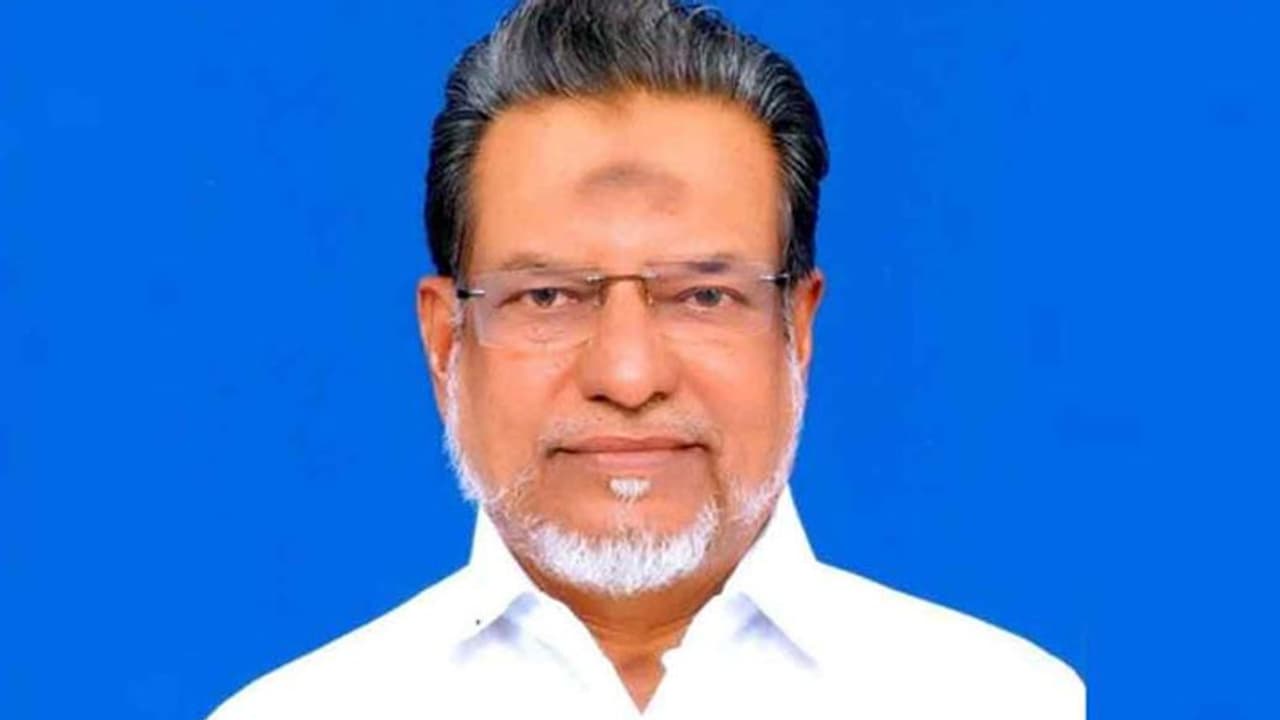 తమిళనాడు: ప్రచారంలో గుండెపోటు.. అన్నాడీఎంకే ఎంపీ మృతి తమిళనాడు: ప్రచారంలో గుండెపోటు.. అన్నాడీఎంకే ఎంపీ మృతి