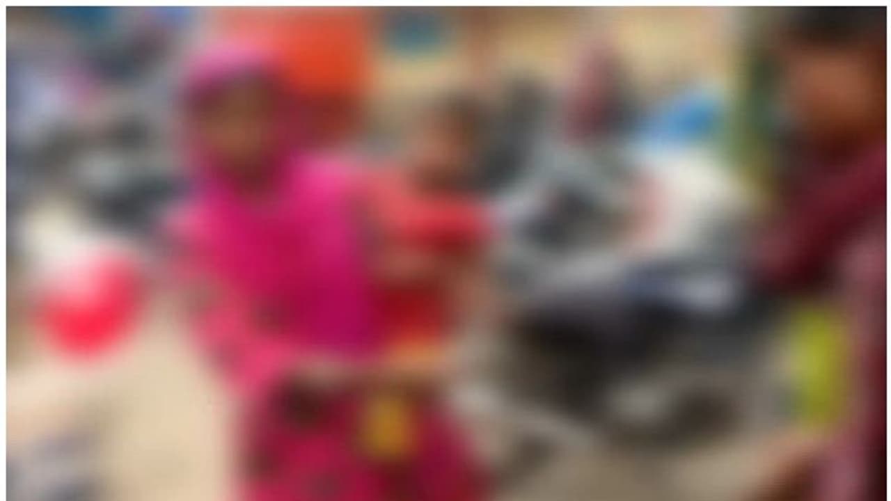 ആലപ്പുഴയില് നാടോടി സ്ത്രീക്ക് നേരെ പീഡനശ്രമം; കുട്ടിയ്ക്ക് തലയ്ക്കടിയേറ്റു ആലപ്പുഴയില് നാടോടി സ്ത്രീക്ക് നേരെ പീഡനശ്രമം; കുട്ടിയ്ക്ക് തലയ്ക്കടിയേറ്റു