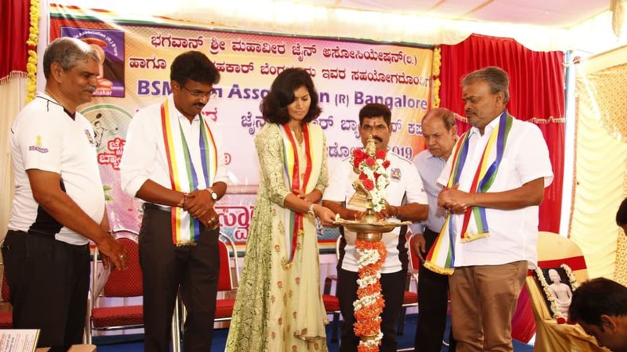 ನಗರದ ಜಂಜಾಟದ ಬದುಕಿಗೆ ಮುಕ್ತಿ ನೀಡಿದ ಜೈನ್ ಸಹಕಾರ್ ಕ್ರೀಡೋತ್ಸವ! ನಗರದ ಜಂಜಾಟದ ಬದುಕಿಗೆ ಮುಕ್ತಿ ನೀಡಿದ ಜೈನ್ ಸಹಕಾರ್ ಕ್ರೀಡೋತ್ಸವ!