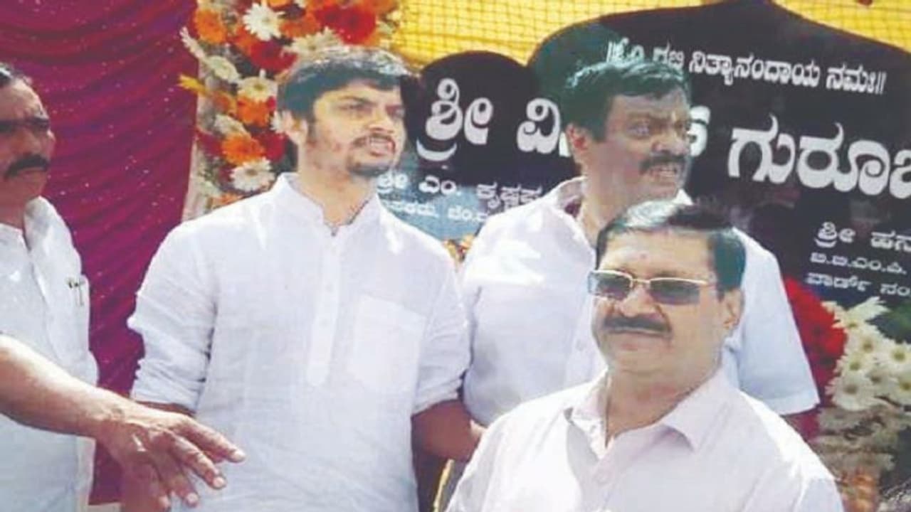 ವಿನಯ್ ಗುರೂಜಿ ರಸ್ತೆ ನಾಮ ಫಲಕ ತೆರವುಗೊಳಿಸಿದ ಬಿಬಿಎಂಪಿ! ವಿನಯ್ ಗುರೂಜಿ ರಸ್ತೆ ನಾಮ ಫಲಕ ತೆರವುಗೊಳಿಸಿದ ಬಿಬಿಎಂಪಿ!