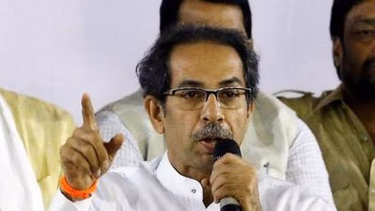 വിമതരോട് കരുണയില്ല! നയം വ്യക്തമാക്കി ഉദ്ധവ് താക്കറേ; മഹാരാഷ്ട്രയില് രാഷ്ട്രീയ അങ്കം മുറുകുന്നു വിമതരോട് കരുണയില്ല! നയം വ്യക്തമാക്കി ഉദ്ധവ് താക്കറേ; മഹാരാഷ്ട്രയില് രാഷ്ട്രീയ അങ്കം മുറുകുന്നു